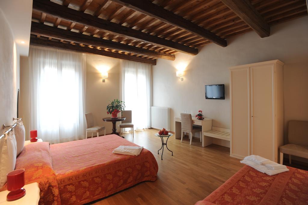 Honey Rooms Φεράρα Δωμάτιο φωτογραφία