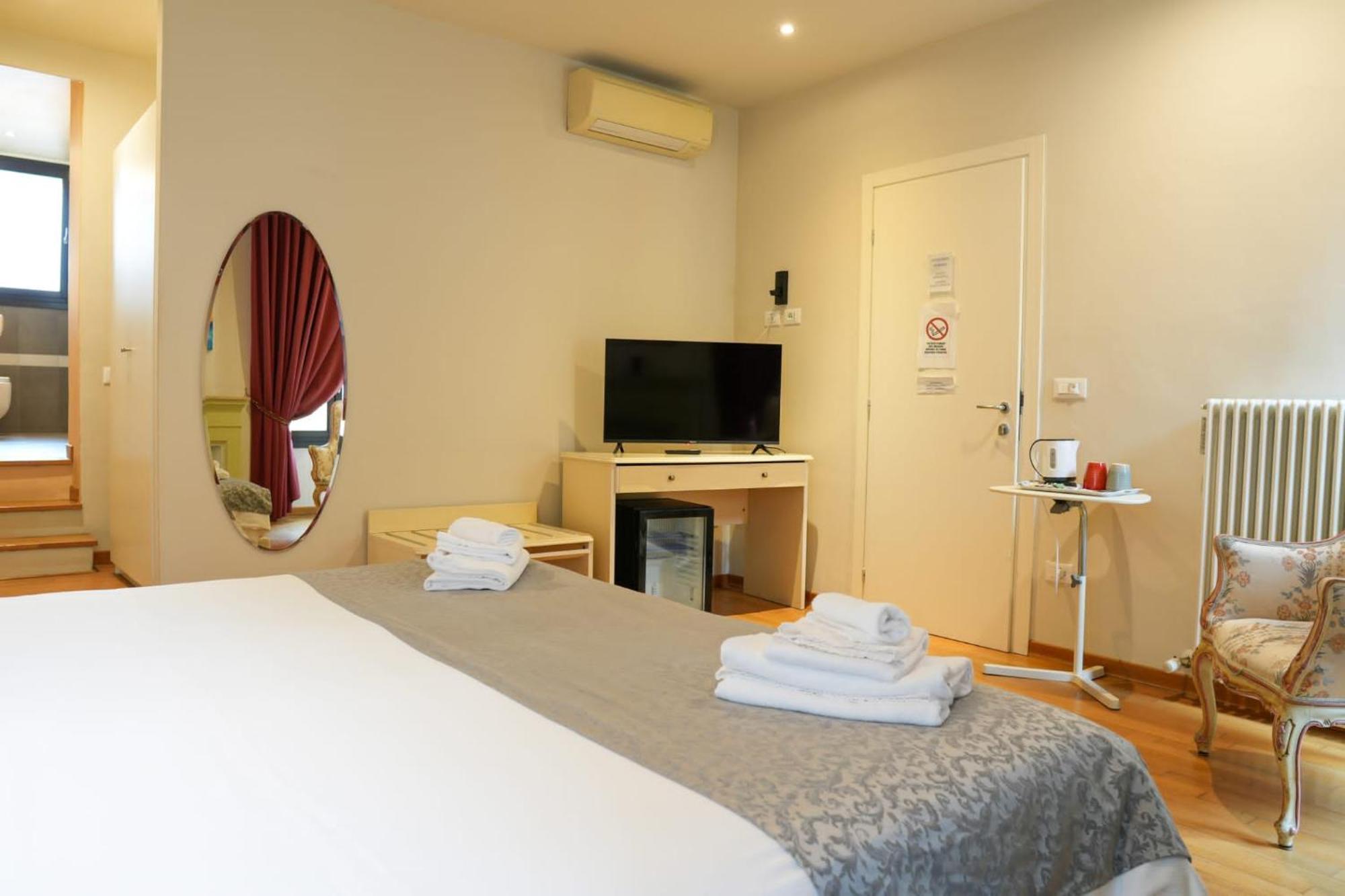 Honey Rooms Φεράρα Εξωτερικό φωτογραφία