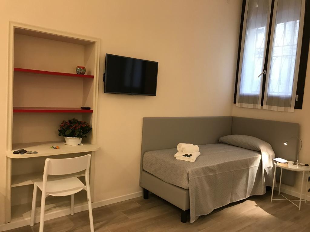 Honey Rooms Φεράρα Εξωτερικό φωτογραφία