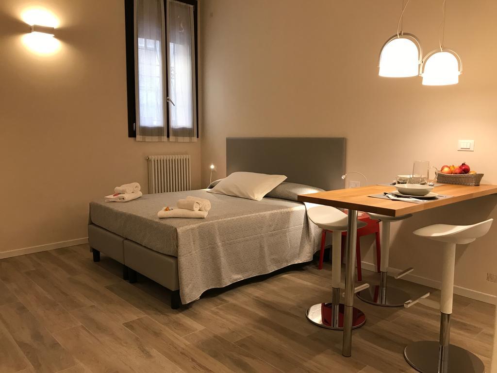 Honey Rooms Φεράρα Εξωτερικό φωτογραφία